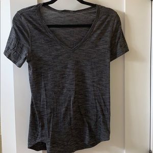 Lululemon tee